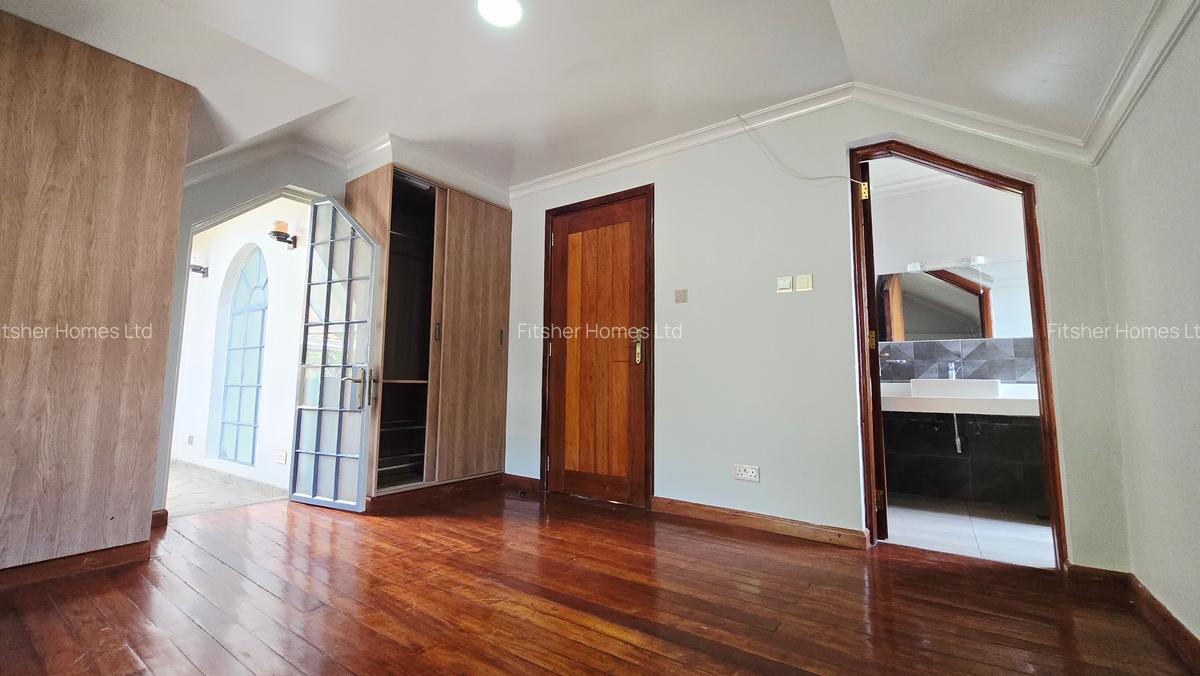 4 Bed House with En Suite in Runda - 18