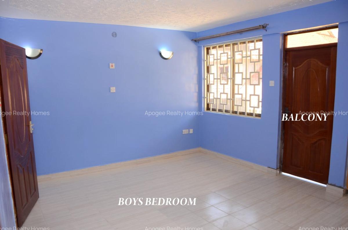 4 Bed House with En Suite at Membley - 12