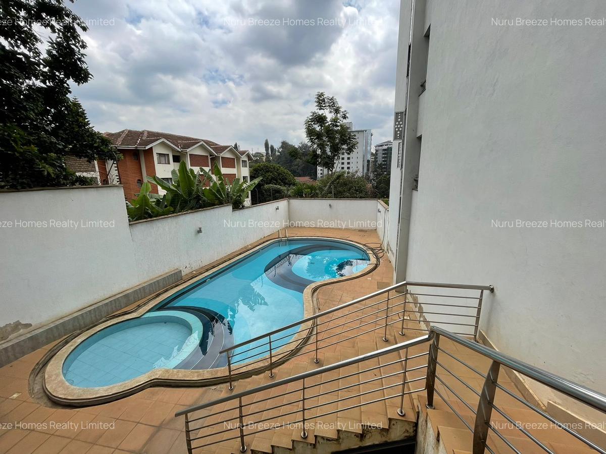 3 Bed Apartment with En Suite in Riverside - 12