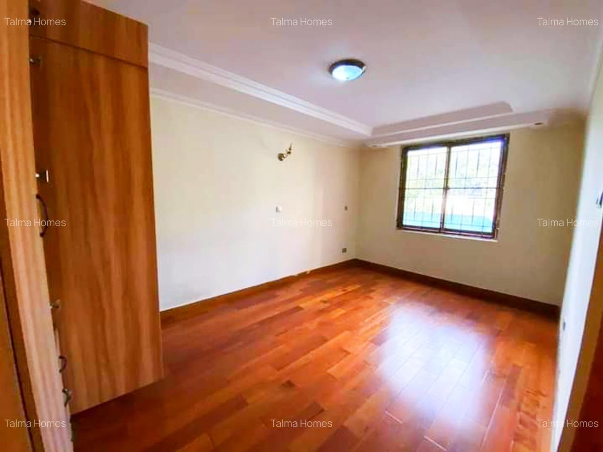 5 Bed Townhouse with En Suite at Lavington - 8