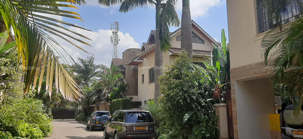 5 Bed Villa with En Suite at Lavington - 10