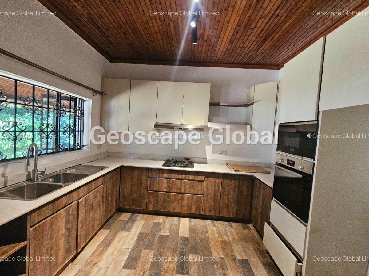 4 Bed House with En Suite in Spring Valley - 10