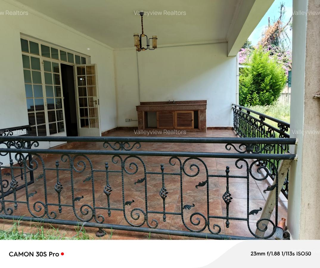 4 Bed Townhouse with En Suite at Lavington - 13