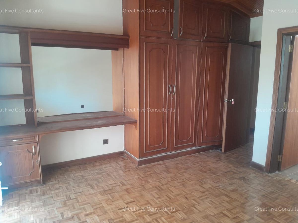 5 Bed Villa with En Suite in Nyari - 10