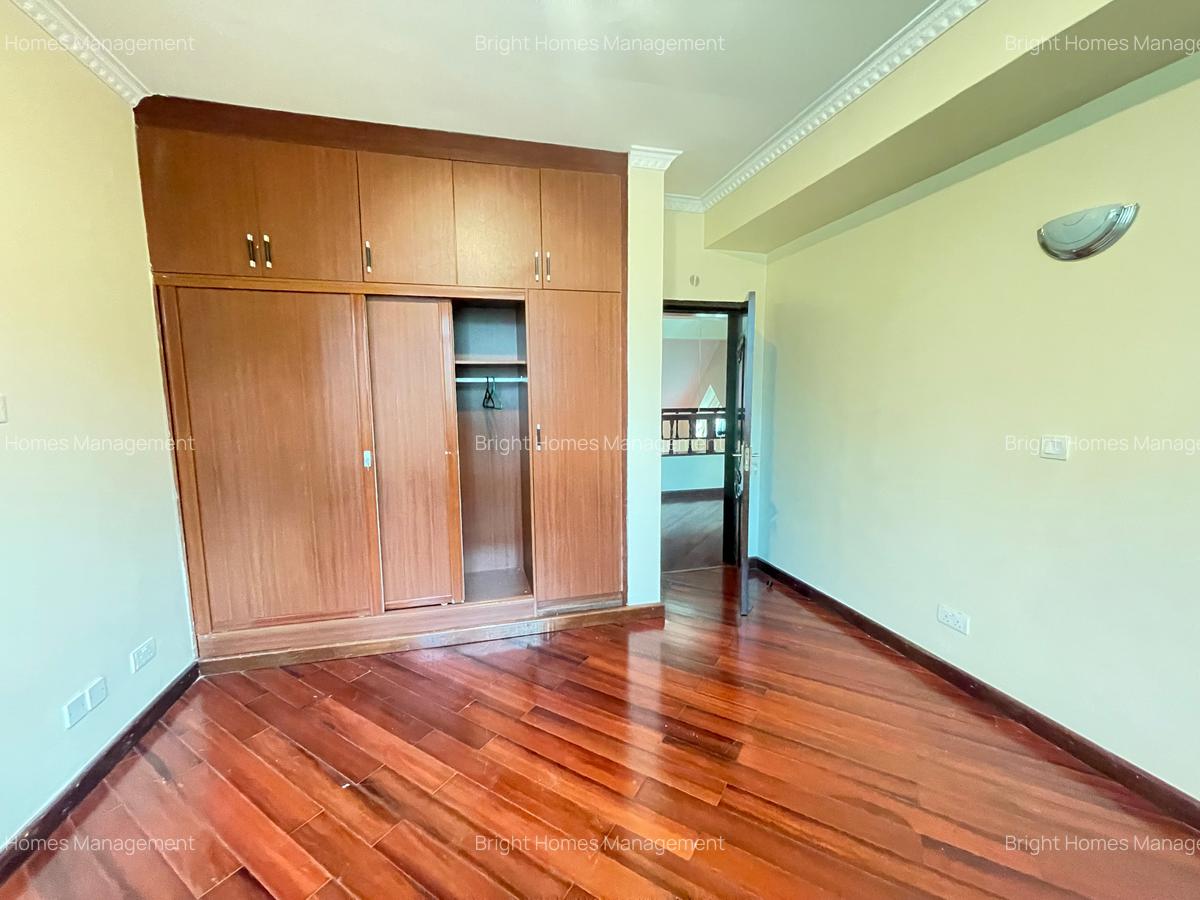 5 Bed Townhouse with En Suite in Lavington - 10