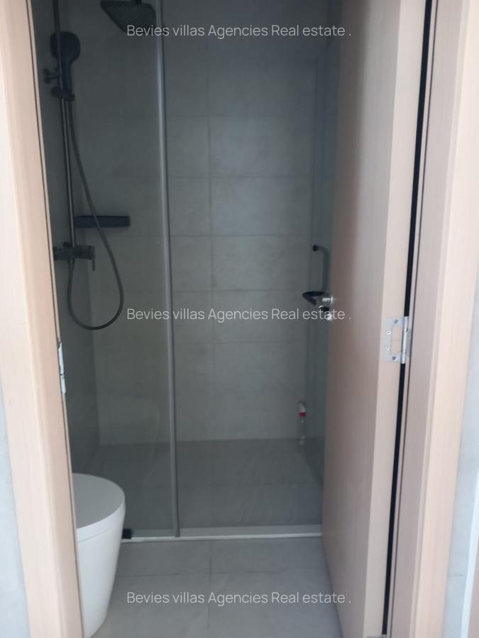 1 Bed Apartment with Swimming Pool in Riverside - 2