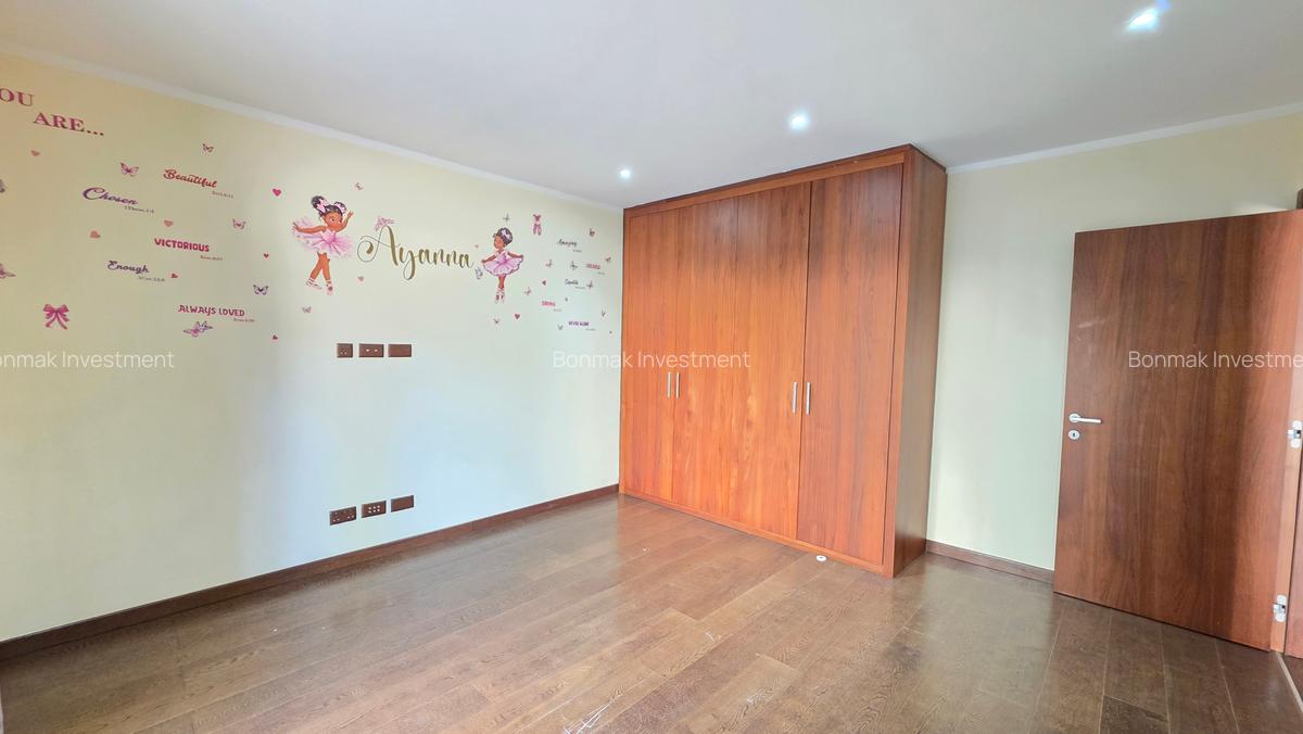 5 Bed Townhouse with En Suite at Lavington Green - 19