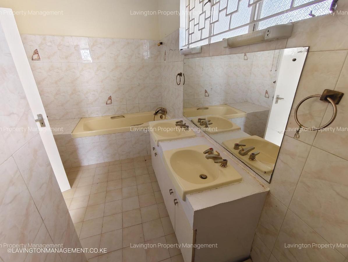 5 Bed Townhouse with En Suite at Lavington Green - 15