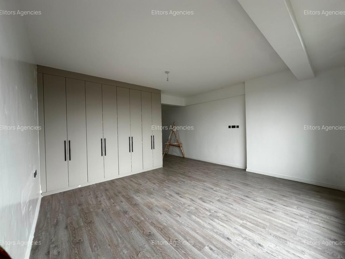 4 Bed Apartment with En Suite at 6Th Parklands Avenue - 9