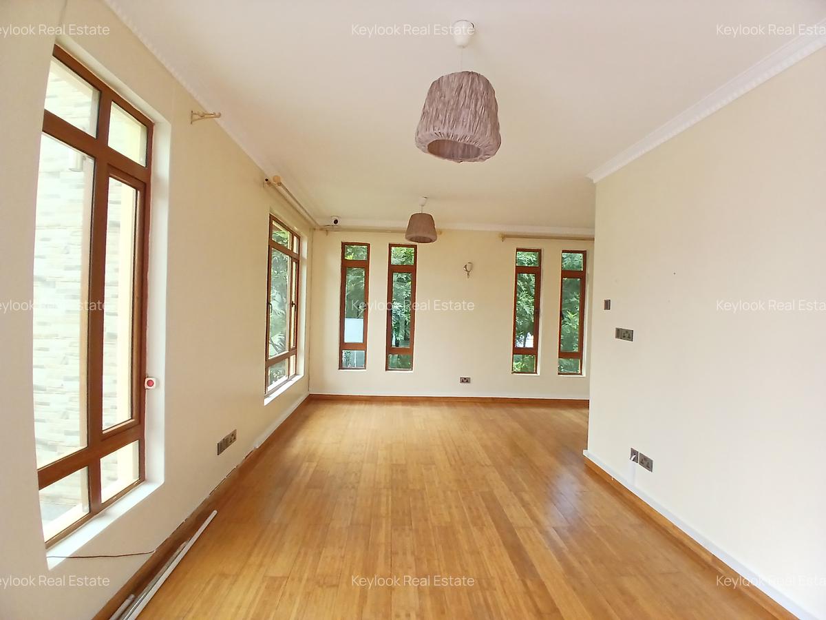 5 Bed Townhouse with En Suite at Lavington Green - 17