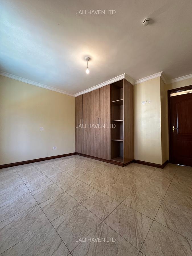 3 Bed Apartment with En Suite in Lavington - 13