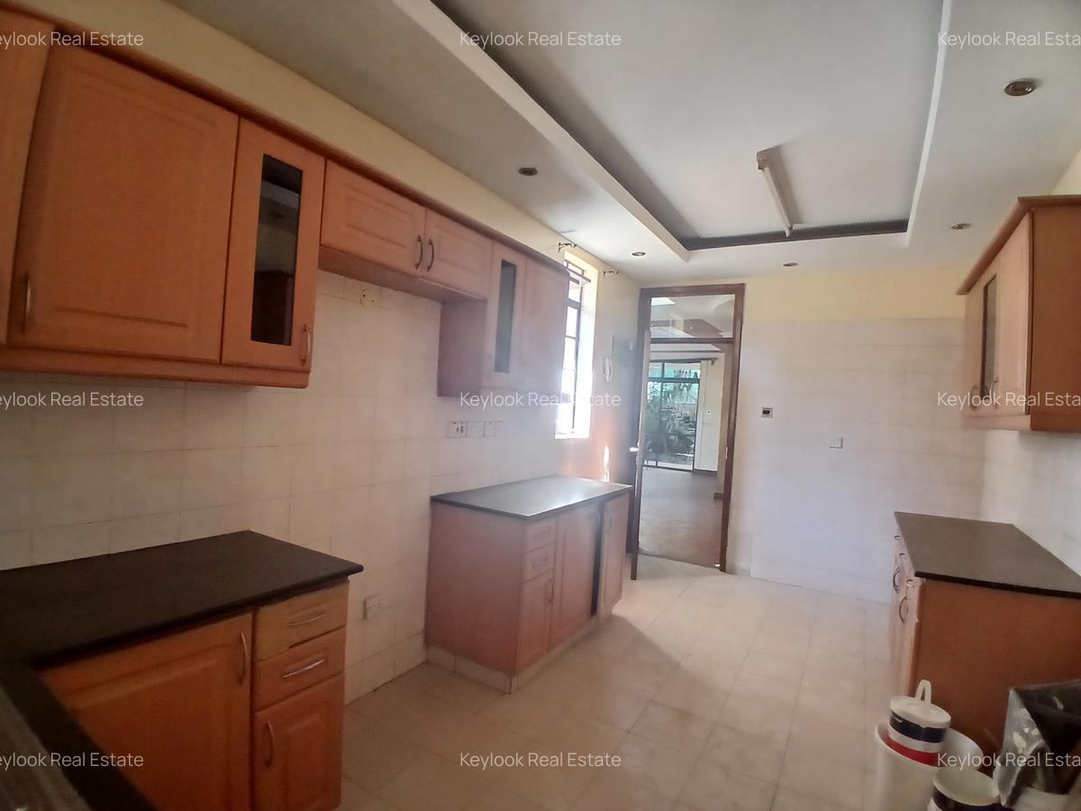 4 Bed Townhouse with En Suite at Lavington - 7