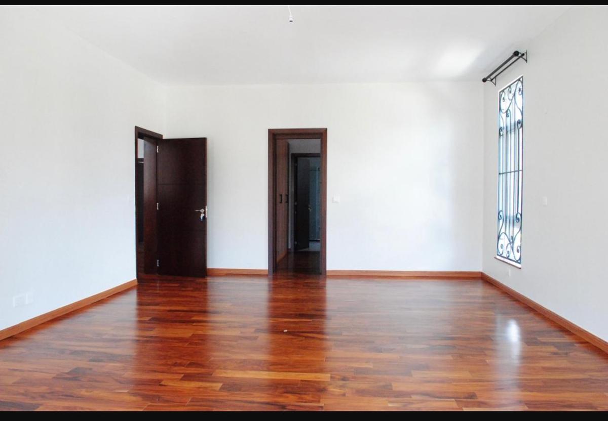 5 Bed Townhouse with En Suite in Lavington - 4