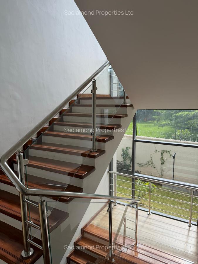 6 Bed Villa with En Suite in Lavington - 8