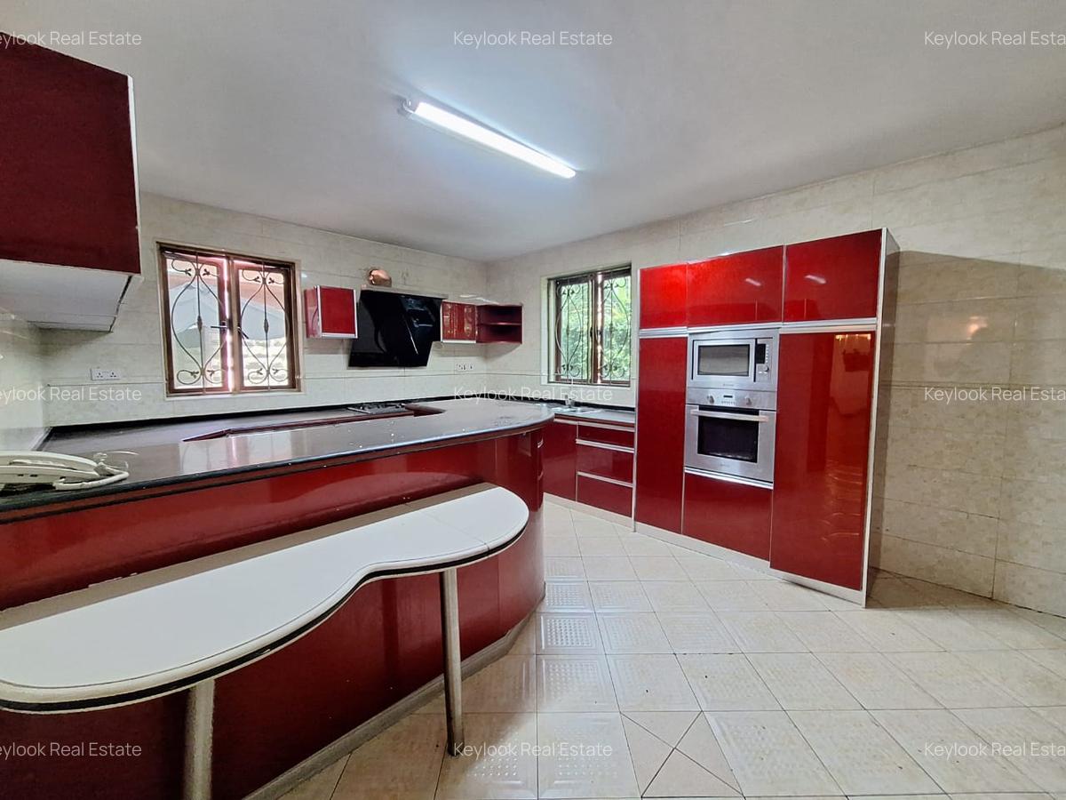 5 Bed Townhouse with En Suite at Lavington - 16