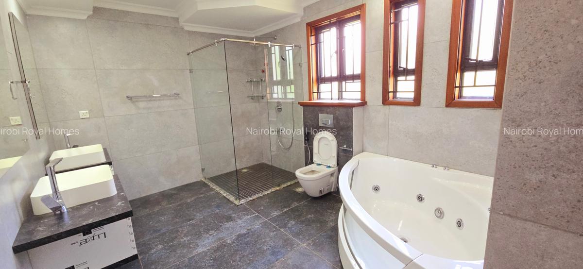 6 Bed House with En Suite at Lavington Road - 13
