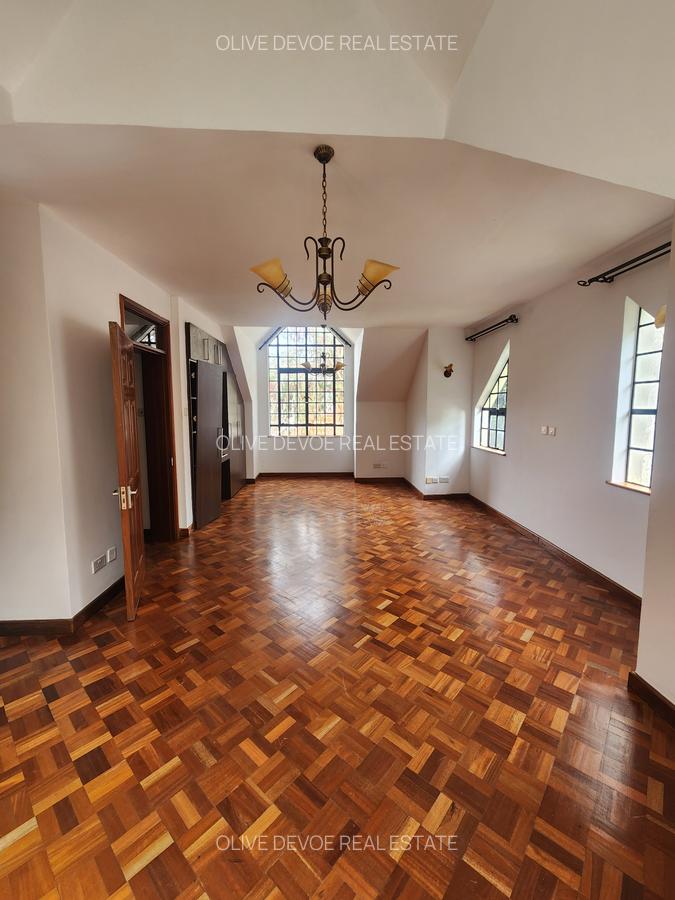4 Bed Townhouse with En Suite in Lavington - 9