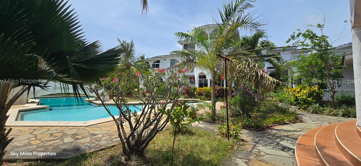 7 Bed Villa with En Suite at Serena Area - 4