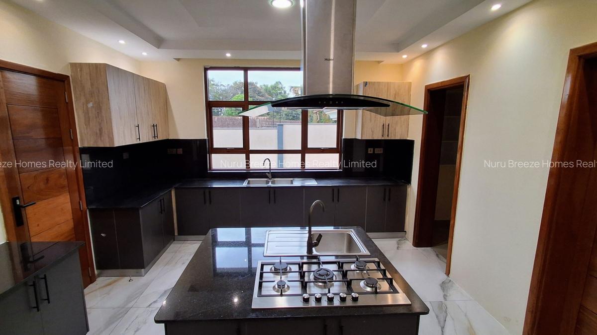 4 Bed House with En Suite in Rosslyn - 10
