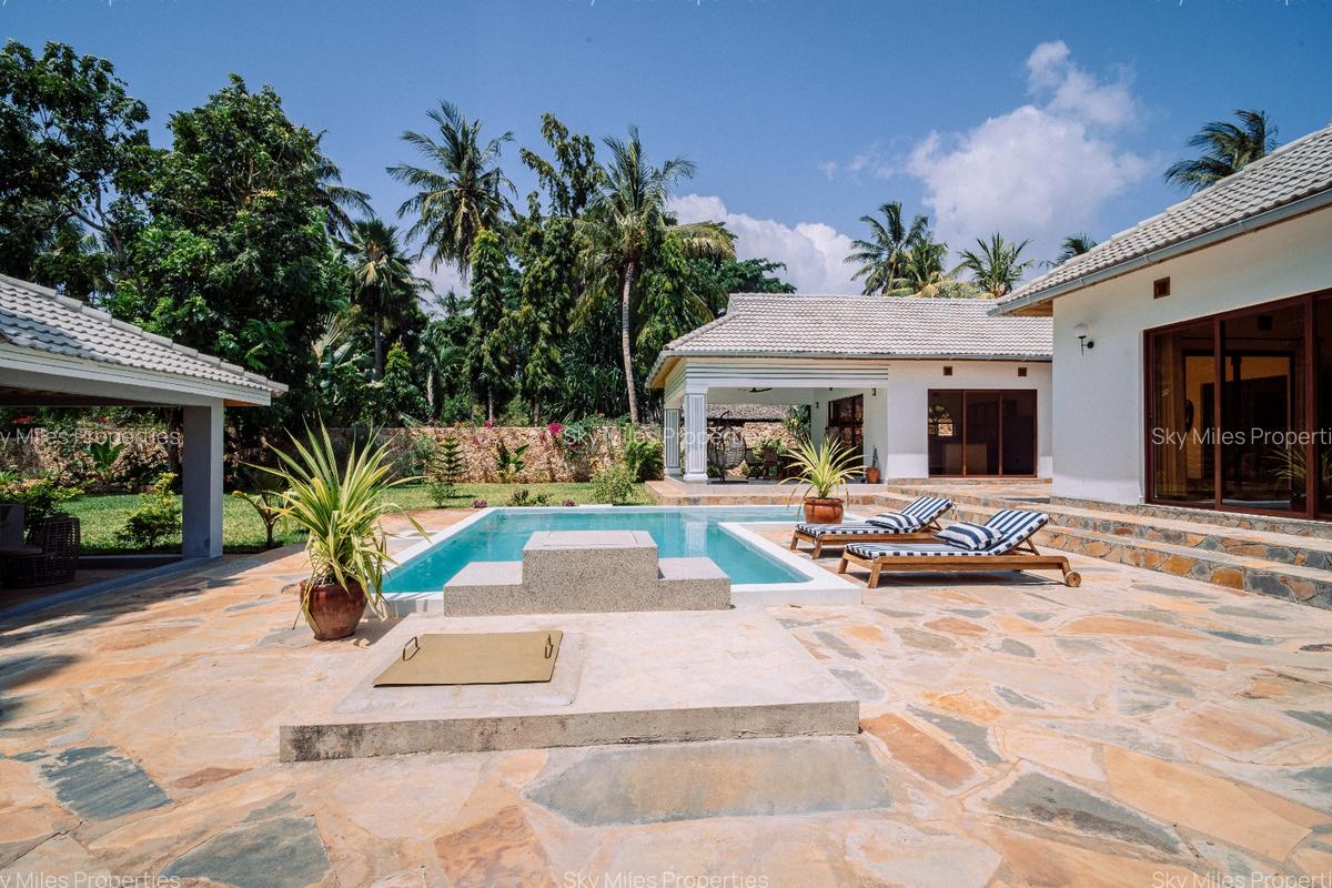 3 Bed Villa with En Suite at La-Marina - 12