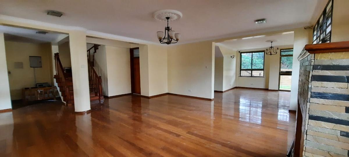 5 Bed Townhouse with En Suite at Lavington - 18