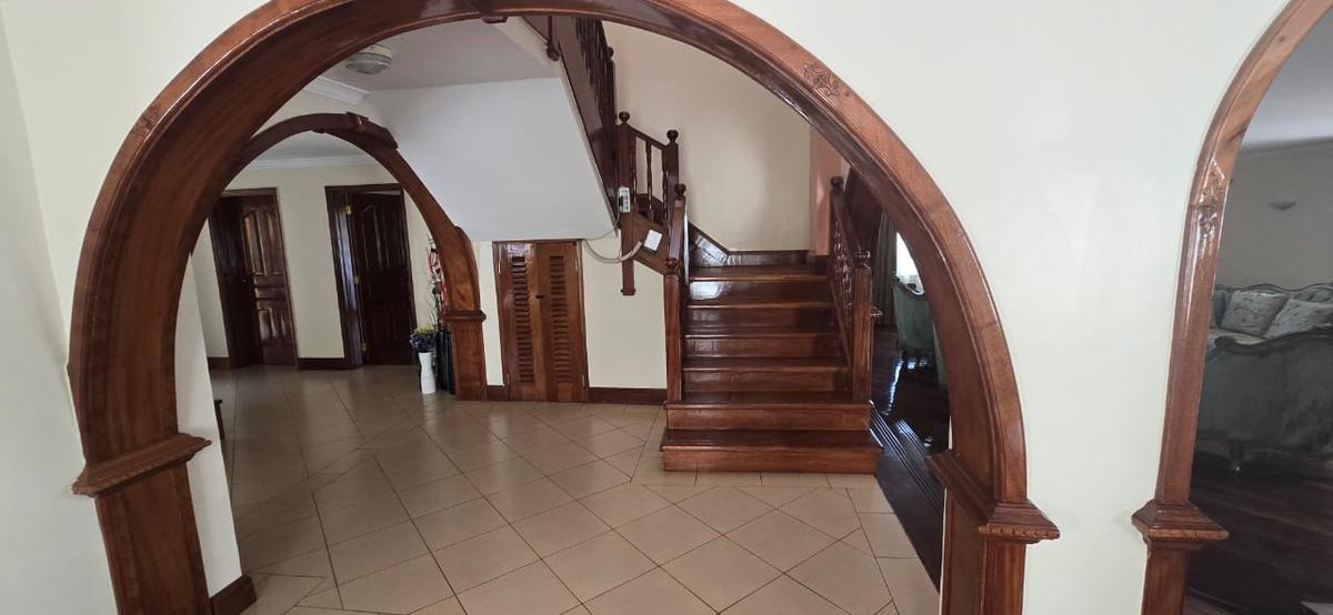 5 Bed House with En Suite in Runda - 10