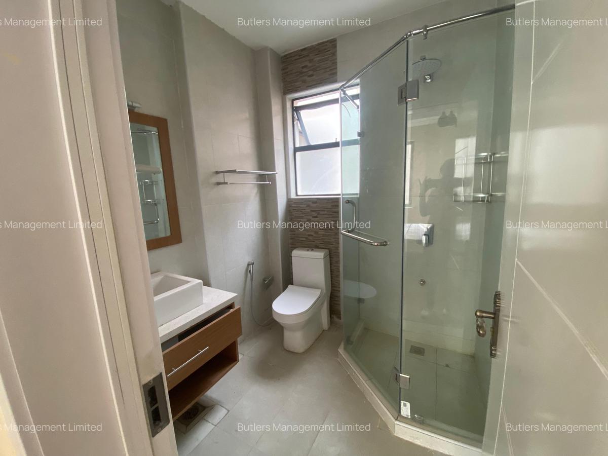 4 Bed Apartment with En Suite in Brookside - 15