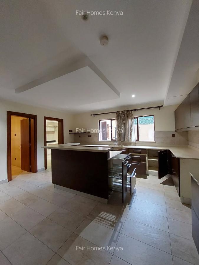 5 Bed Townhouse with En Suite at Convent Drive - 6