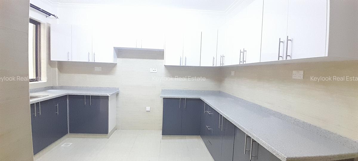 3 Bed Apartment with En Suite at Lavington - 13