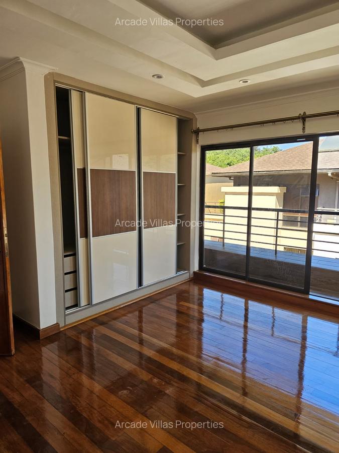 5 Bed Townhouse with En Suite in Lavington - 12