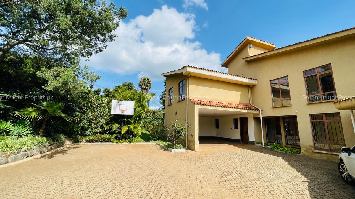 5 Bed House with En Suite in Runda - 4