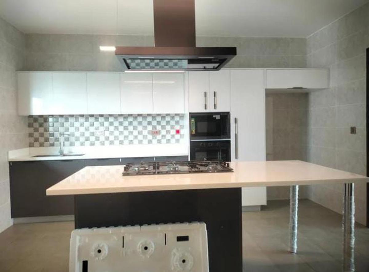 3 Bed Apartment with En Suite in Riverside - 8