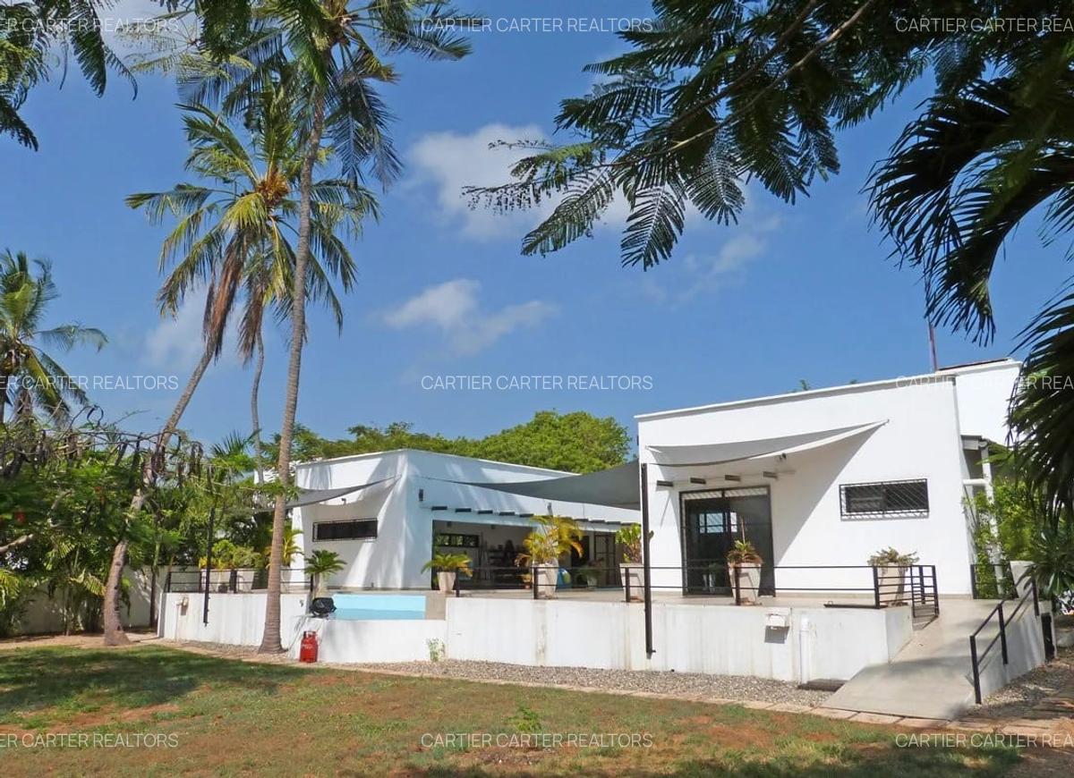 4 Bed Villa with En Suite in Watamu - 1