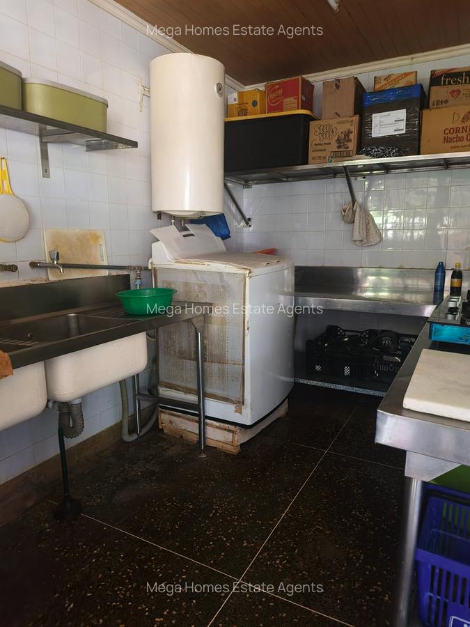 5 Bed House with En Suite in Runda - 4