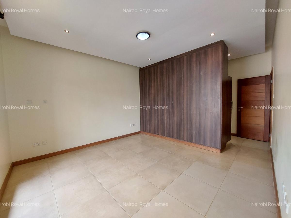 5 Bed House with En Suite at Runda Mumwe - 17