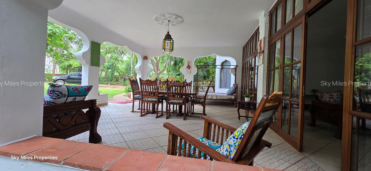 Serviced 3 Bed Apartment with En Suite at La-Marina - 11