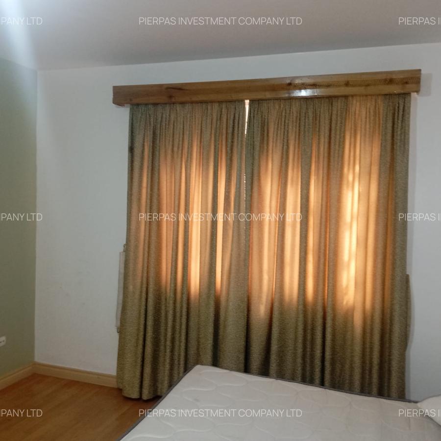 3 Bed Townhouse with En Suite in Brookside - 8