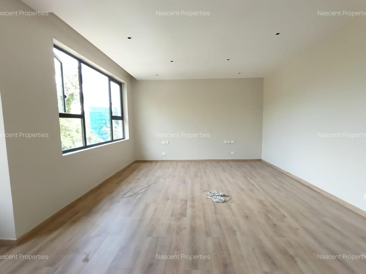 5 Bed Villa with En Suite in Lavington - 6