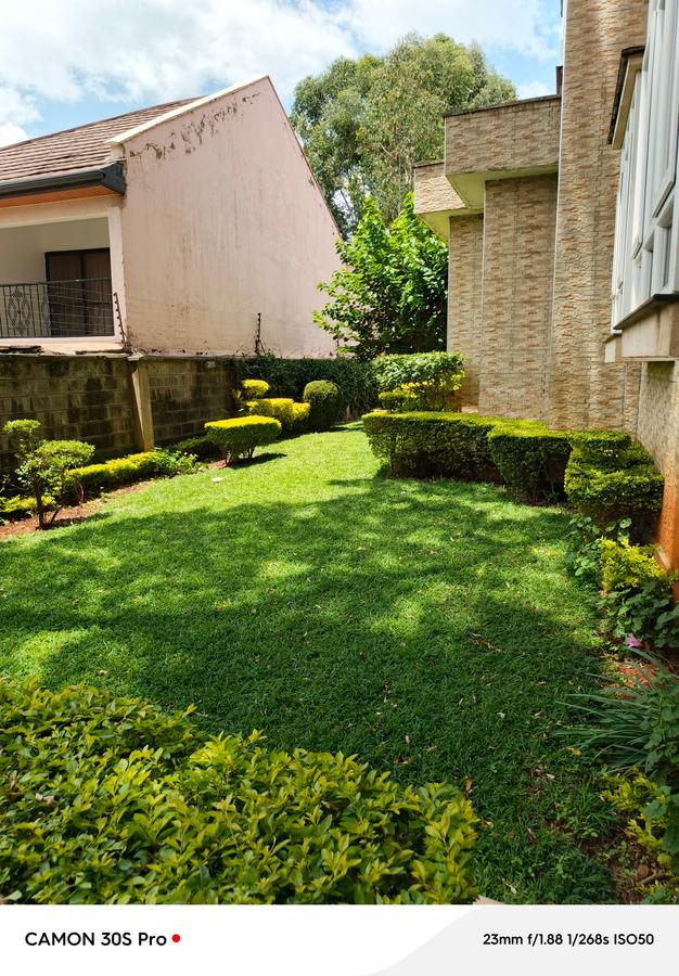 6 Bed Townhouse with En Suite at Lavington - 2
