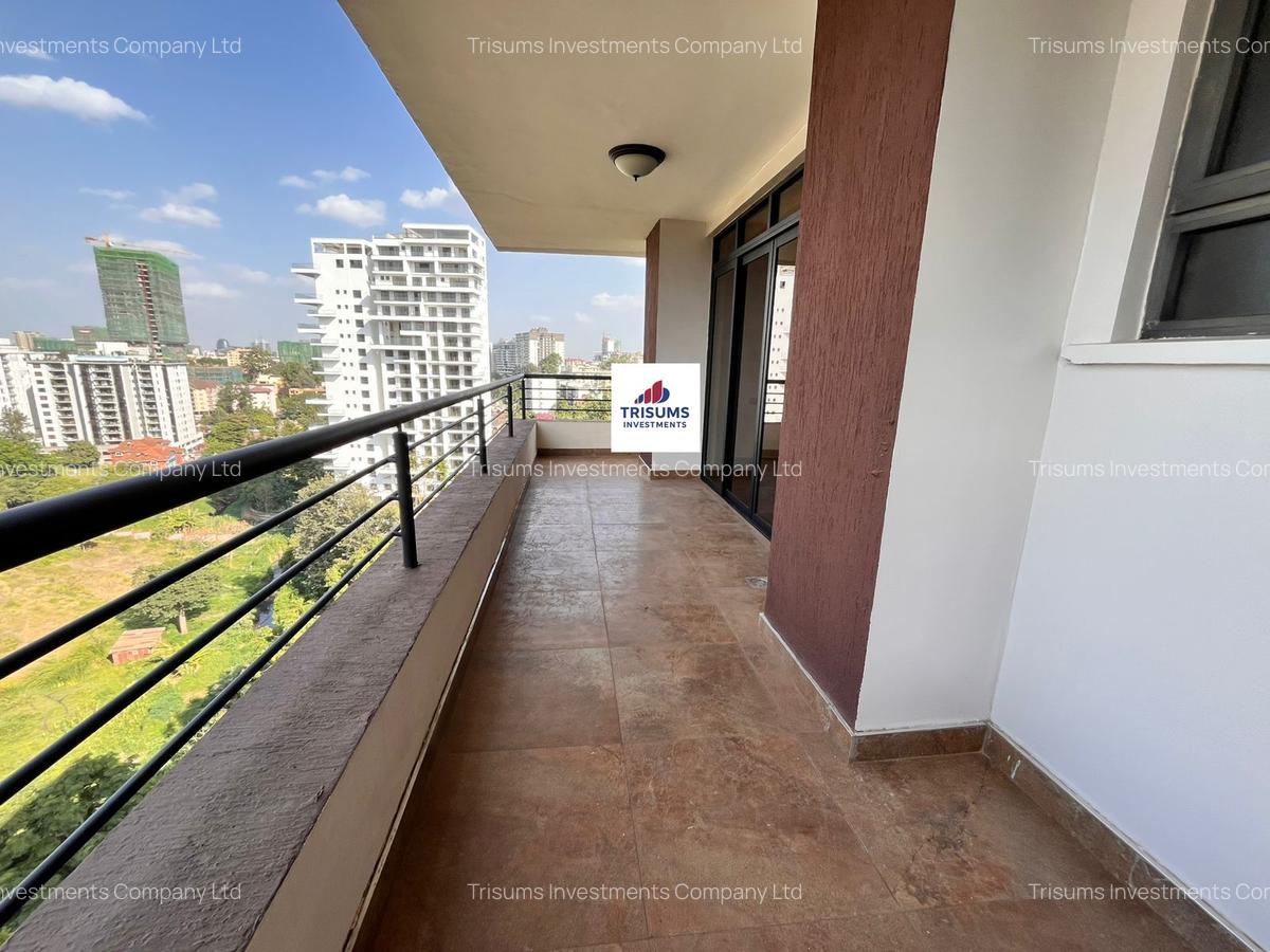 4 Bed Apartment with En Suite in Riverside - 11