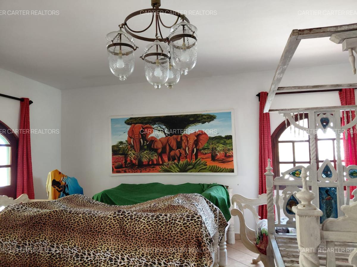 4 Bed House with En Suite in Watamu - 12