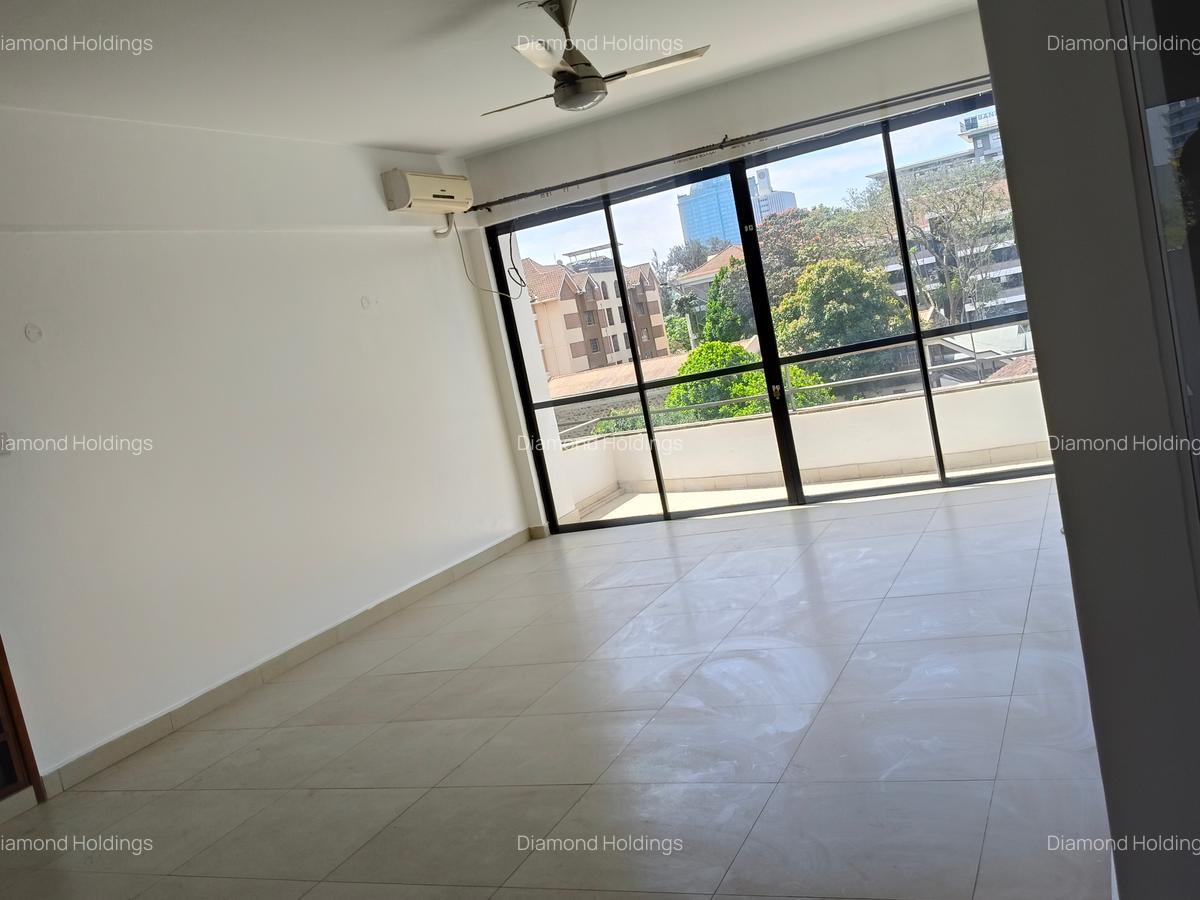 3 Bed Apartment with En Suite in Brookside - 10