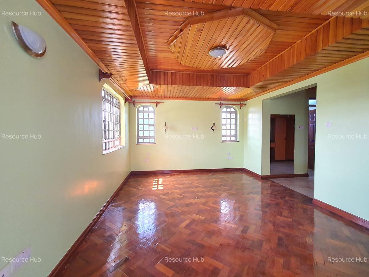 5 Bed House with En Suite at Nyari - 12