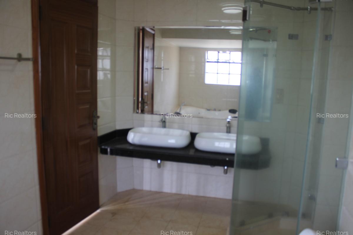 4 Bed Townhouse with En Suite at Redhill - 18