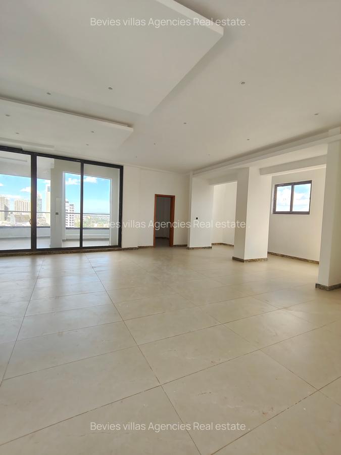 4 Bed Apartment with En Suite at Riverside - 15