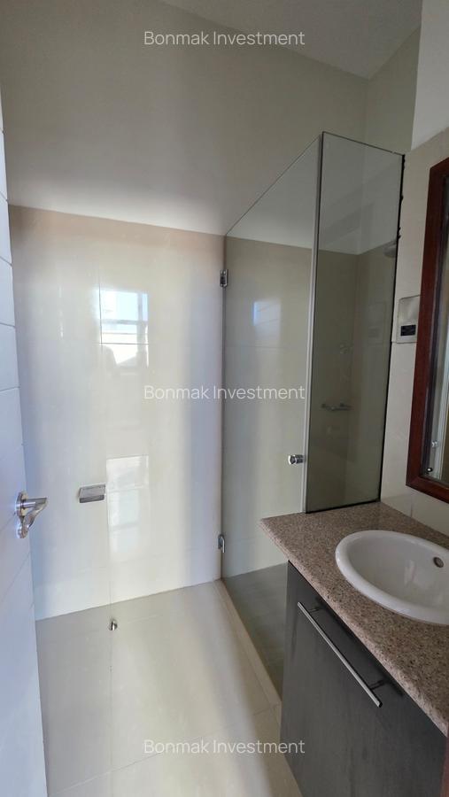 3 Bed Apartment with En Suite at Lavington - 14