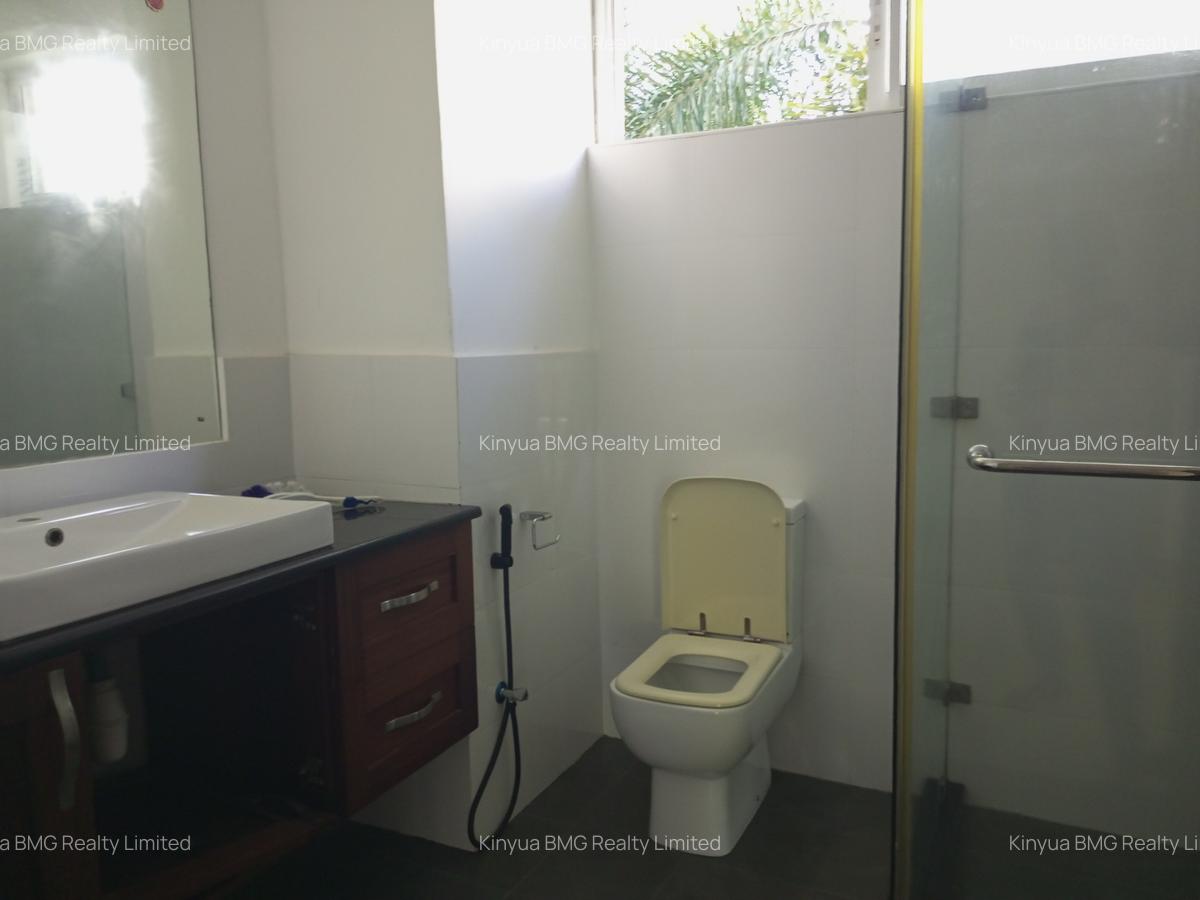 4 Bed Apartment with En Suite at Links Road - 8