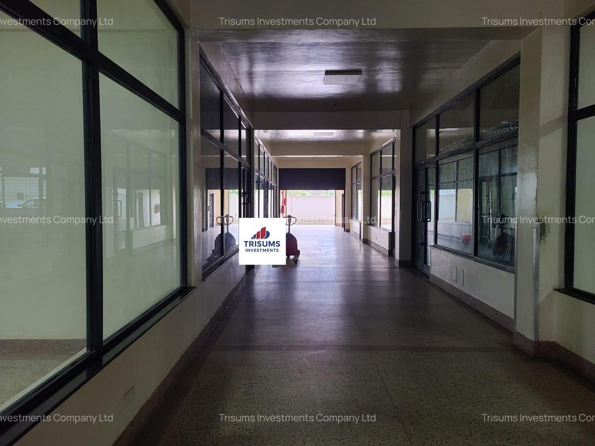 7,209 ft² Warehouse with Fibre Internet in Industrial Area - 9