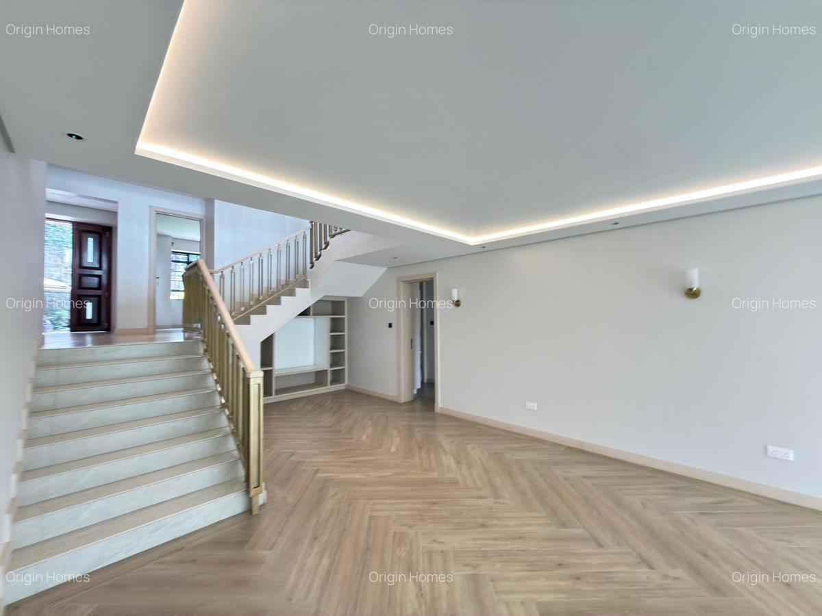 6 Bed Townhouse with En Suite at Lavington - 15