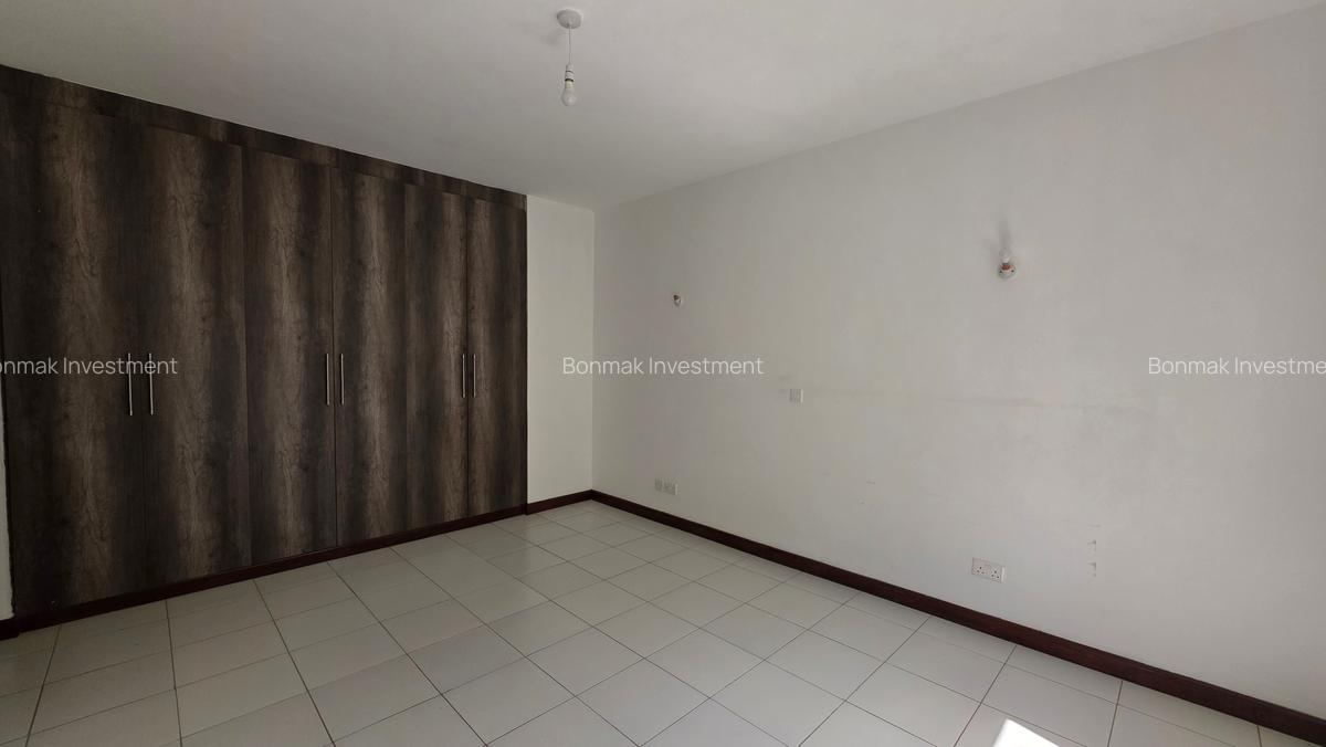 2 Bed Apartment with En Suite at Brookside Drive - 11